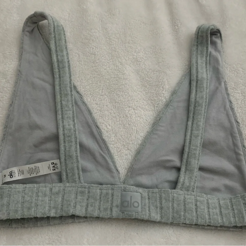 Alo Yoga Ribbed Take Comfort Bra in Athletic Heather Grey Sz‎ M